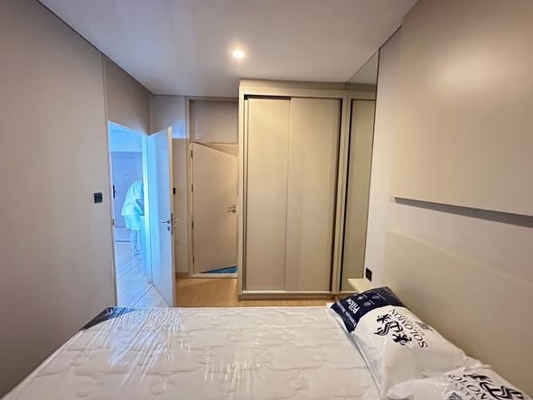 bedroom and room interior of Lumpini Suite Phetchaburi – Makkasan