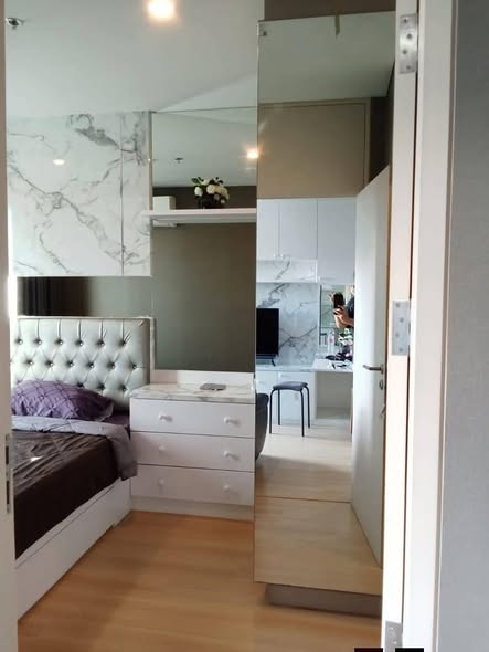 bedroom and room interior of Lumpini Suite Phetchaburi – Makkasan