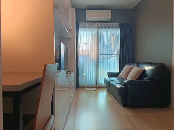 living room of Lumpini Suite Phetchaburi – Makkasan