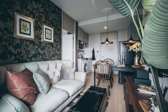living room and bedroom of Lumpini Suite Phetchaburi – Makkasan