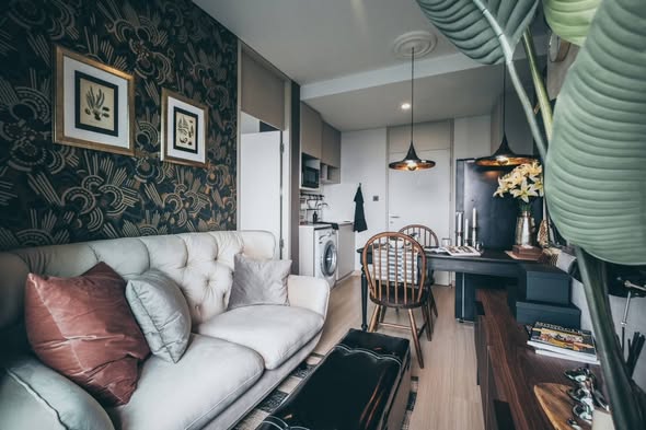 living room and bedroom of Lumpini Suite Phetchaburi – Makkasan