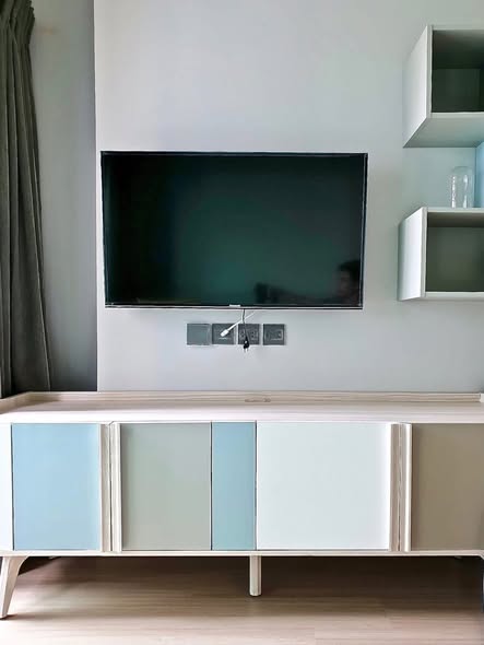 living room and room interior of Lumpini Suite Phetchaburi – Makkasan