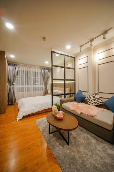 bedroom and room interior of Lumpini Suite Sukhumvit 41