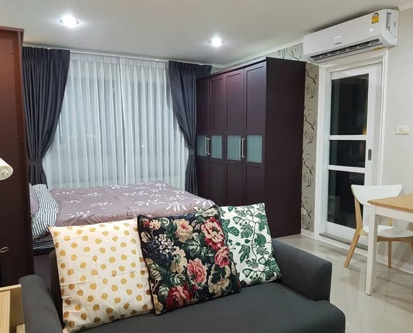 bedroom of Lumpini Sukhumvit 77
