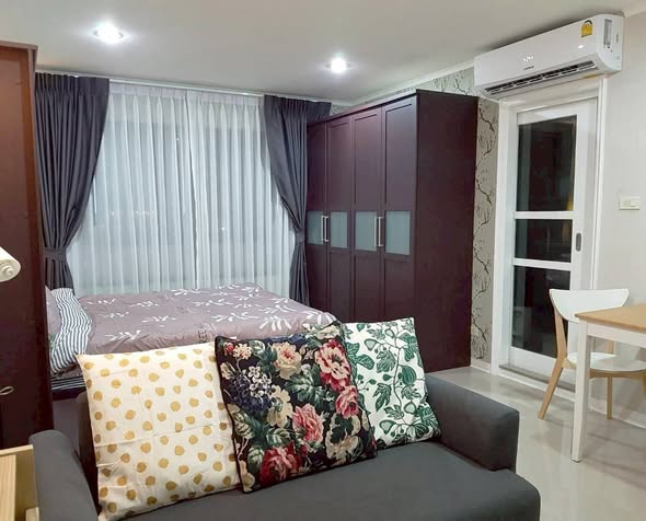 bedroom of Lumpini Sukhumvit 77