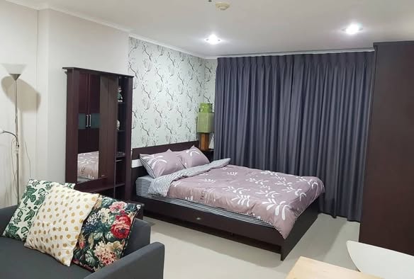 bedroom of Lumpini Sukhumvit 77