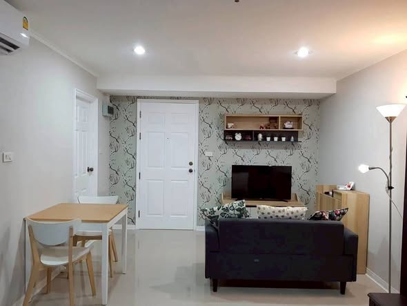 living room of Lumpini Sukhumvit 77