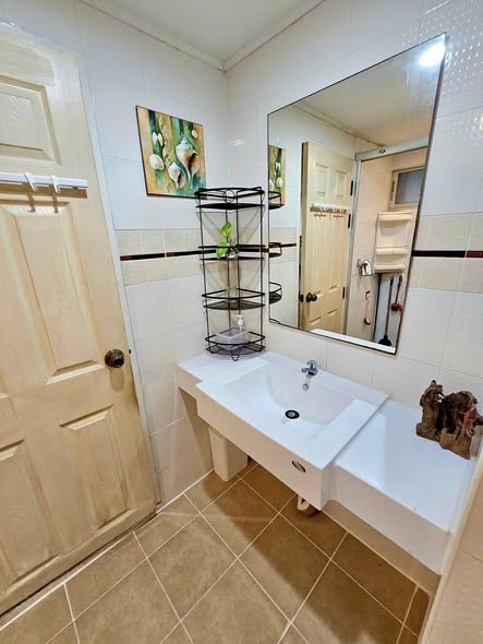 bathroom of Lumpini Ville Cultural Center