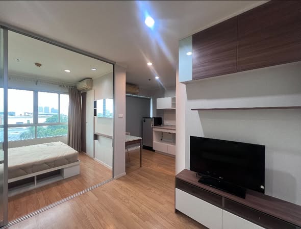 bedroom and room interior of Lumpini Ville La Salle – Bearing
