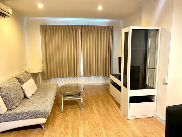 living room and room interior of Lumpini Ville Ladprao-Chokchai4 (ลุมพินีวิลล์ ลาดพร้าว-โชคชัย4)