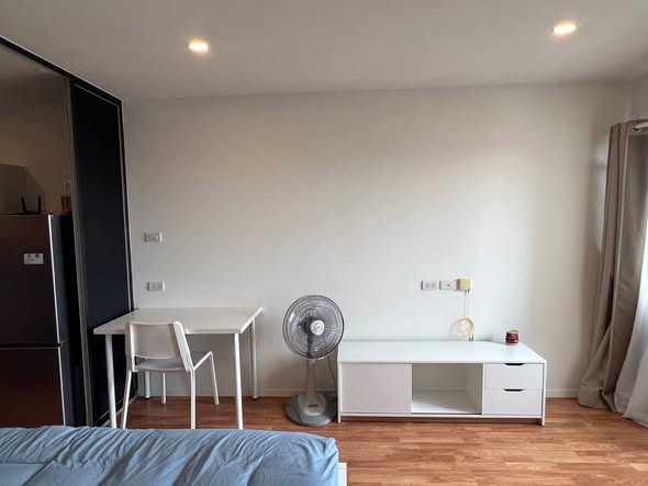 bedroom and room interior of Lumpini Ville Phattanakarn-Srinakarin Condominium