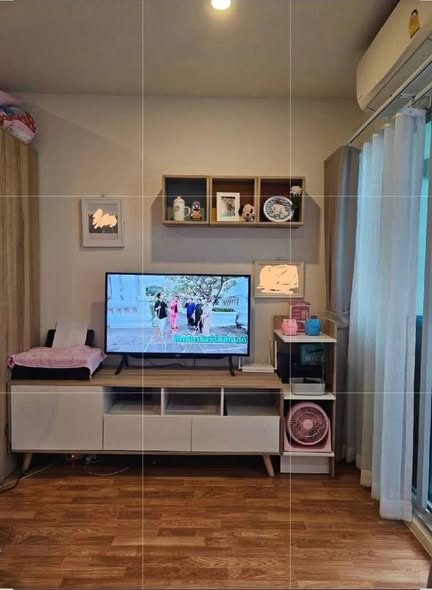 living room of Lumpini Ville Phattanakarn-Srinakarin Condominium