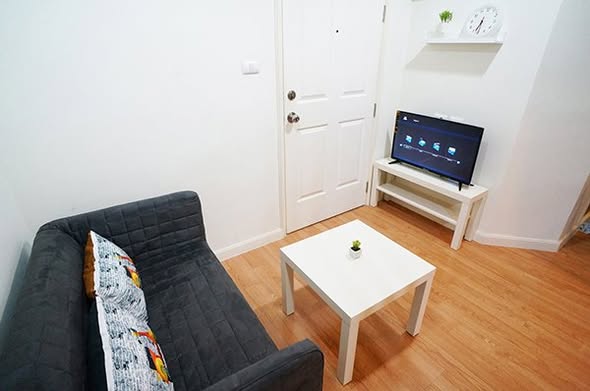 bedroom and living room of Lumpini Ville Phatthanakan – New Phetchaburi
