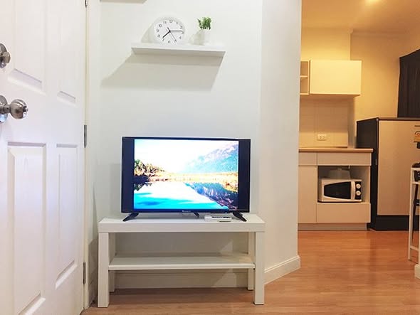living room of Lumpini Ville Phatthanakan – New Phetchaburi