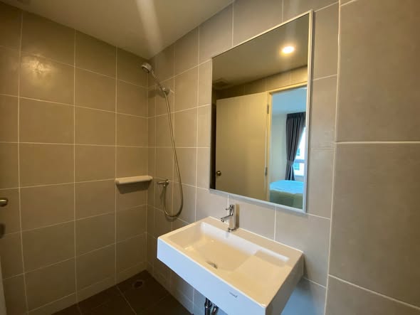 bathroom of Lumpini Ville Pranangklao – Riverview.