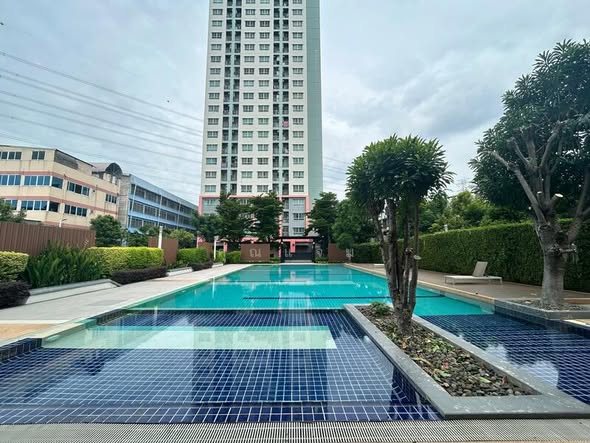 pool of Lumpiniville Prachachuen-Phongphet 2