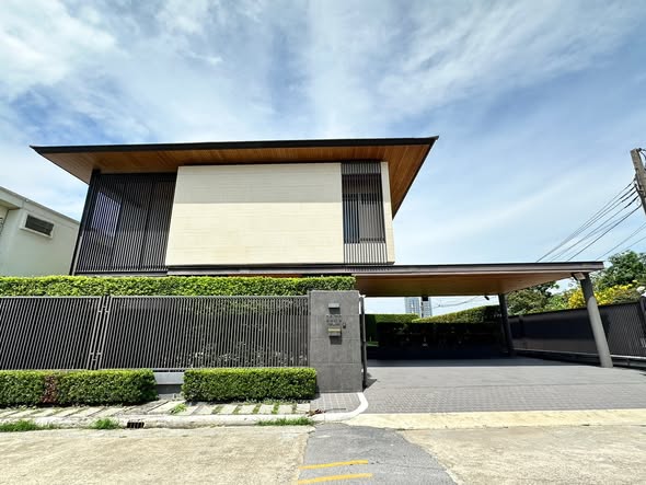 LUXURY HOME VILLAS LTD