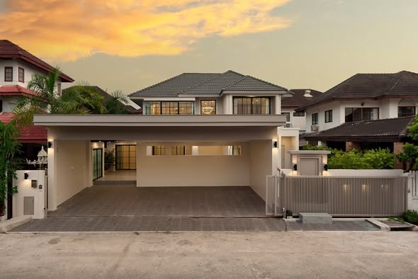 Luxury pool villa 604
