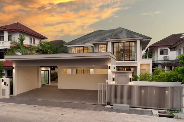 Luxury pool villa 604