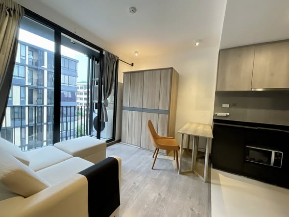 living room and room interior of Lyss Ratchayothin