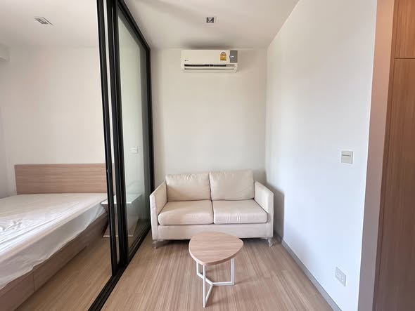 bedroom and room interior of M Jatujak