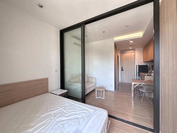 bedroom and room interior of M Jatujak