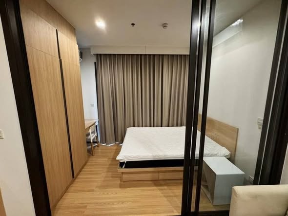 bedroom and room interior of M Jatujak