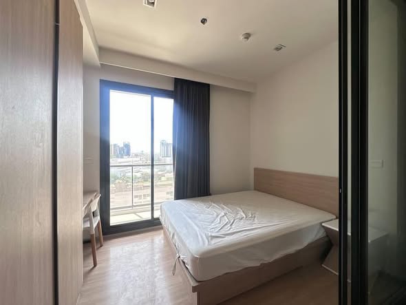 bedroom and room interior of M Jatujak