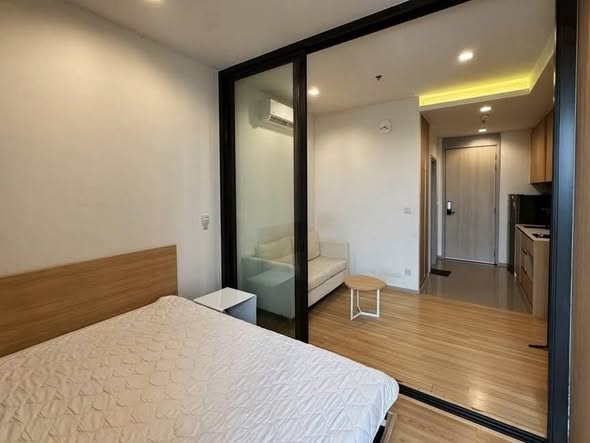 bedroom and room interior of M Jatujak