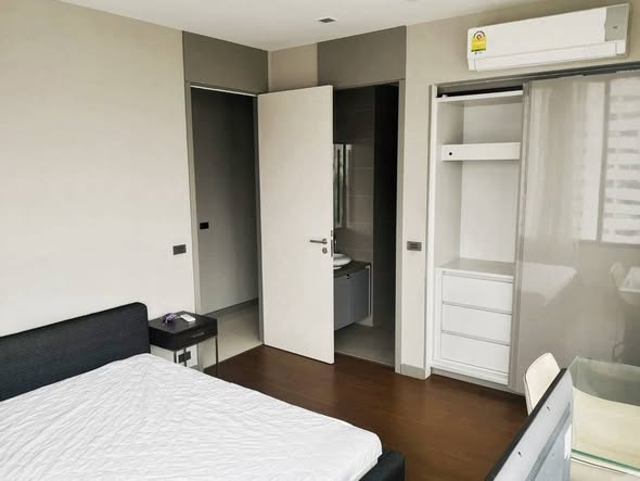 bedroom of M Silom