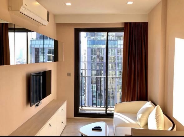 bedroom and living room and room interior of M Thonglor 10