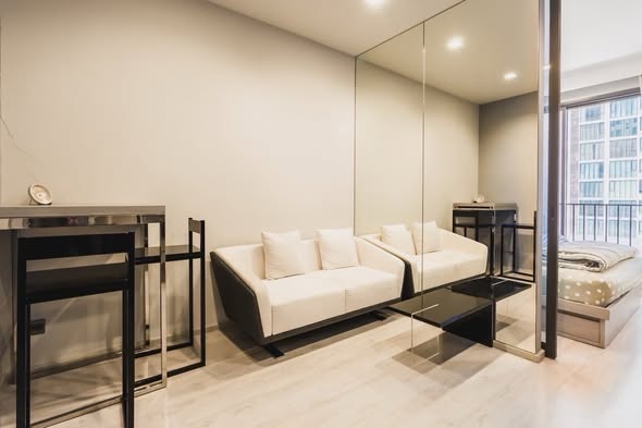 living room and room interior of M Thonglor 10