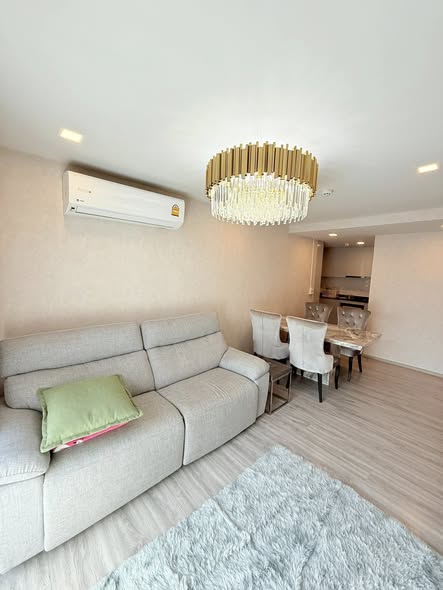 living room and bedroom of Maestro 14 Siam-Ratchathewi