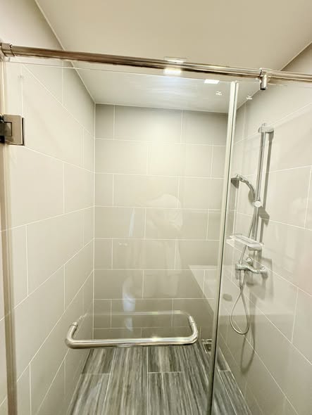 room interior and bathroom of Maestro 14 Siam-Ratchathewi