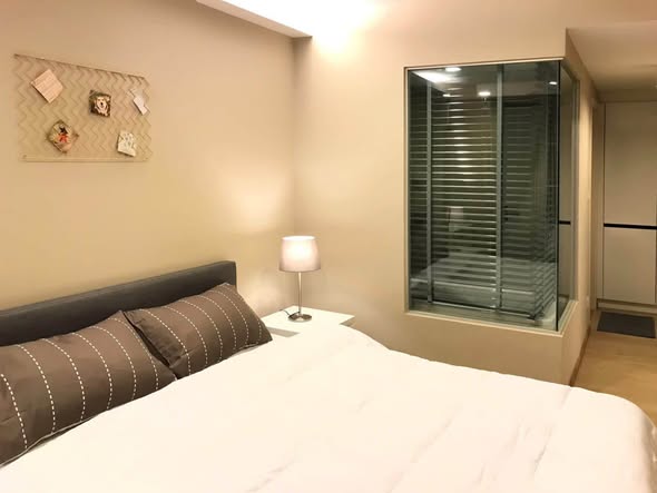 bedroom and room interior of Maestro 39 Sukhumvit 39