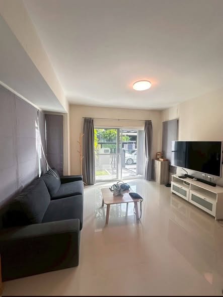 living room of Mantana Onnut-Wongwaen 3 หมู่บ้านมัณฑนา อ่อนนุช-วงแหวน 3