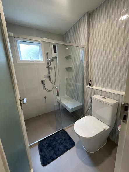 room interior and bathroom of Manthana Bangna – Wongwean