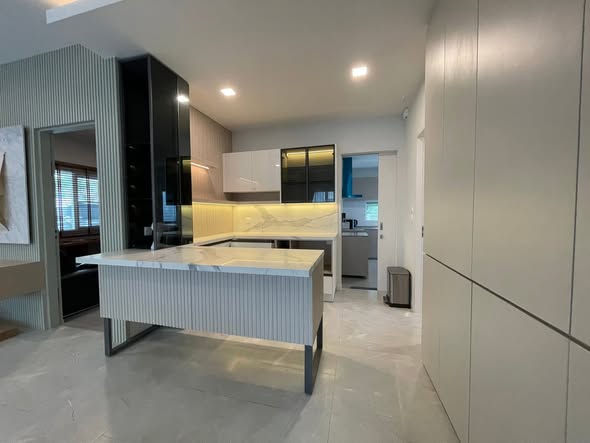 room interior and kitchen of Manthana Bangna – Wongwean