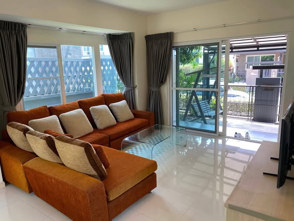 living room of Manthana Onnut-Wongwaen 4