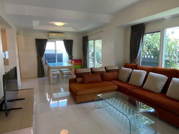 living room of Manthana Onnut-Wongwaen 4