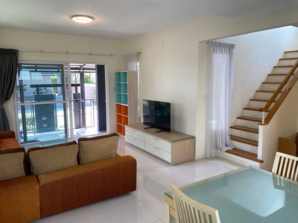 living room of Manthana Onnut-Wongwaen 4