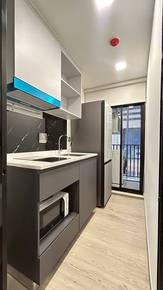 room interior and kitchen of Maroon Ratchada 32 (สำนักงานขาย)