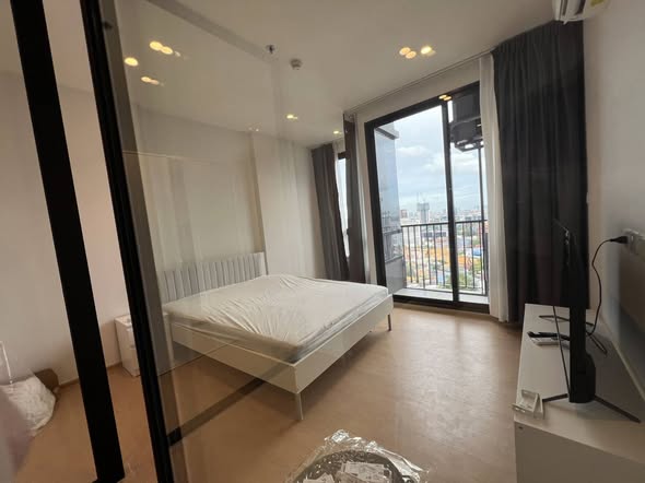 bedroom and room interior of MARU Ekkamai 2