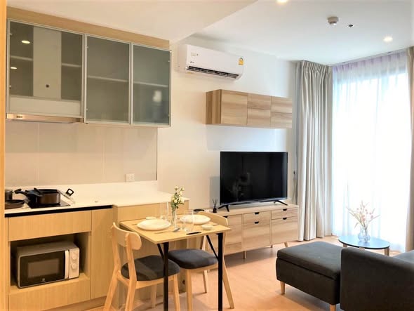 living room and room interior of MARU Ekkamai 2