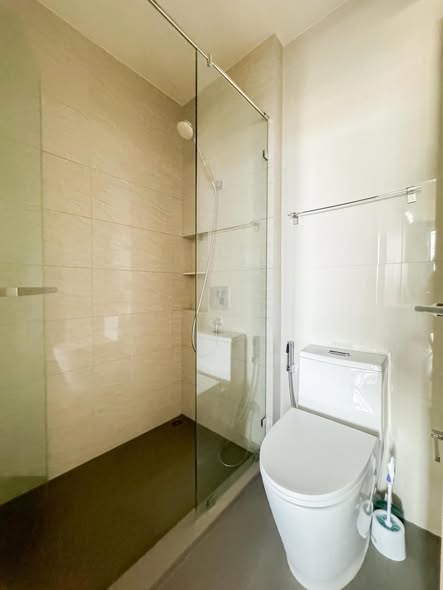 room interior and bathroom of MARU Ekkamai 2