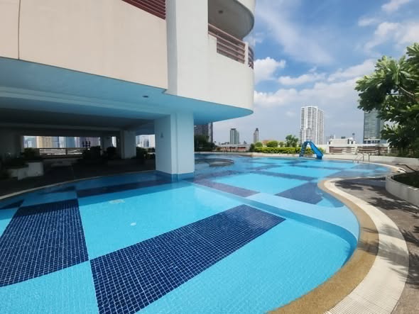 Master View Executive Place