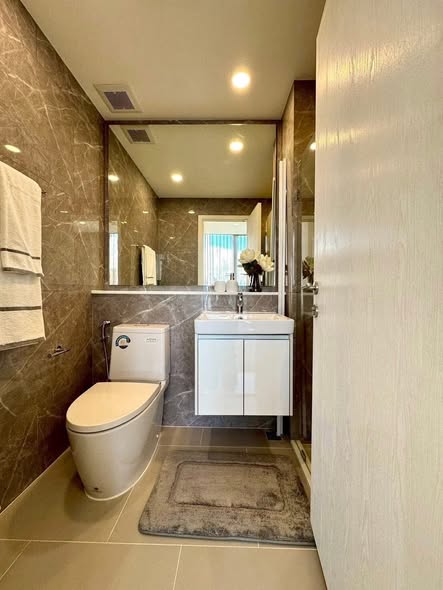 bathroom of แมสซารีน รัชโยธิน | Mazarine Ratchayothin by Grand Unity