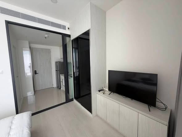 bedroom and room interior of แมสซารีน รัชโยธิน | Mazarine Ratchayothin by Grand Unity