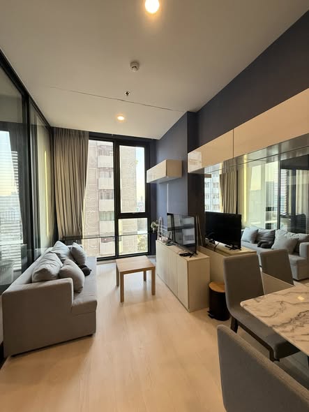 living room of แมสซารีน รัชโยธิน | Mazarine Ratchayothin by Grand Unity