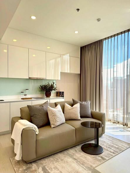 living room and room interior of แมสซารีน รัชโยธิน | Mazarine Ratchayothin by Grand Unity